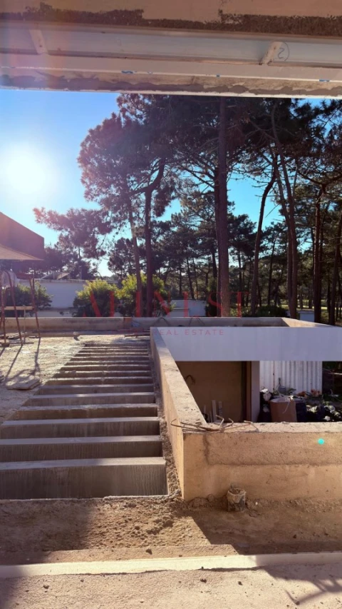 Moradia T6 para Venda em Charneca de Caparica e Sobreda