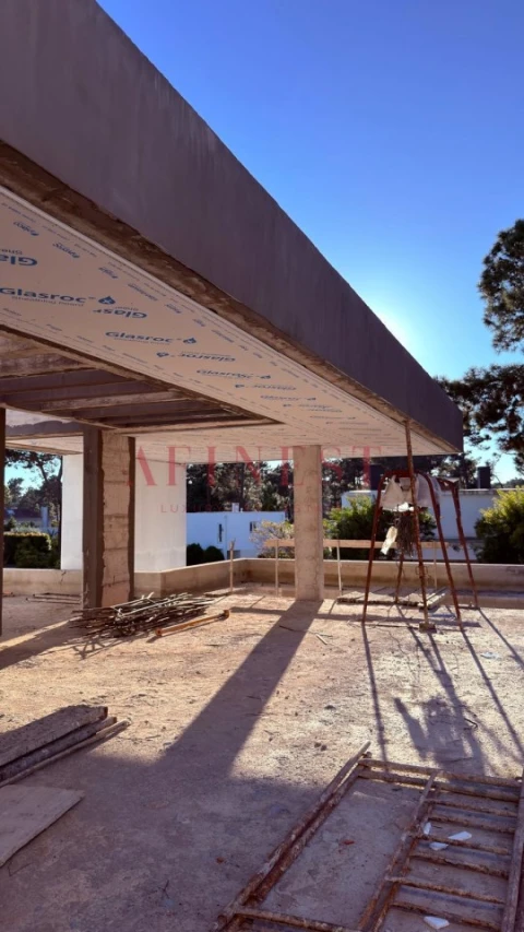 Moradia T6 para Venda em Charneca de Caparica e Sobreda