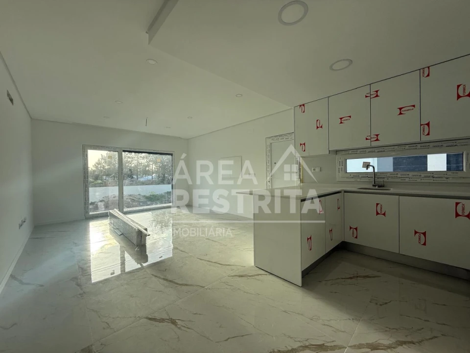 Moradia T2 para Venda em Fernao Ferro Foto 2