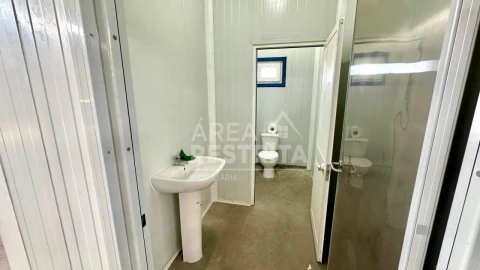 Armazém para Venda em Atalaia e Alto Estanqueiro-Jardia