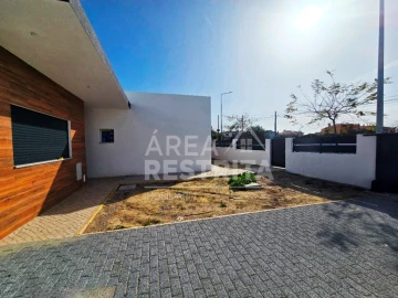 Moradia T3 para Venda em Azeitão (São Lourenço e São Simão)