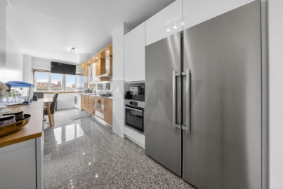 Apartamento T3 para Venda em Carnaxide e Queijas