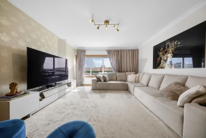 Apartamento T3 para Venda em Carnaxide e Queijas