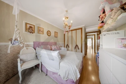 Apartamento T3 para Venda em Carnaxide e Queijas