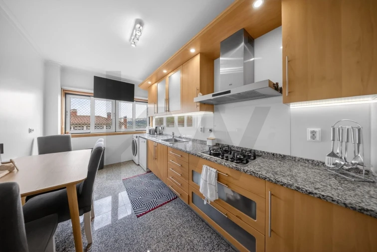 Apartamento T3 para Venda em Carnaxide e Queijas Foto 42