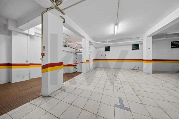 Apartamento T3 para Venda em Carnaxide e Queijas Foto 49