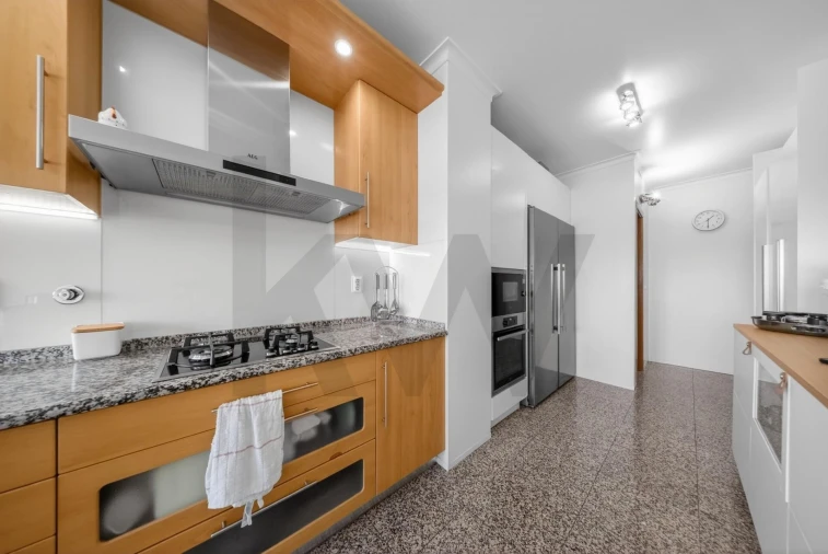 Apartamento T3 para Venda em Carnaxide e Queijas Foto 46