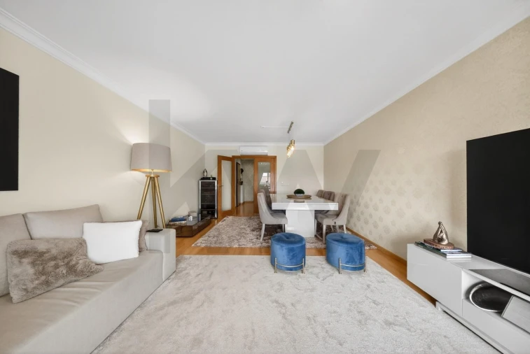 Apartamento T3 para Venda em Carnaxide e Queijas Foto 15