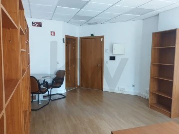 Escritório para Arrendamento em Carnide