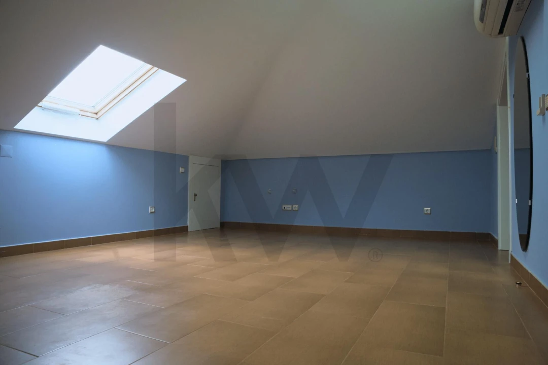 Moradia T5 para Venda em Santa Iria de Azoia, São João da Talha e Bobadela Foto 24