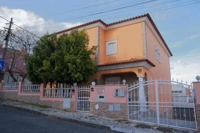 Moradia T5 para Venda em Santa Iria de Azoia, São João da Talha e Bobadela