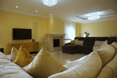 Moradia T5 para Venda em Santa Iria de Azoia, São João da Talha e Bobadela