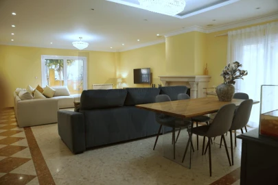 Moradia T5 para Venda em Santa Iria de Azoia, São João da Talha e Bobadela