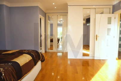 Moradia T5 para Venda em Santa Iria de Azoia, São João da Talha e Bobadela