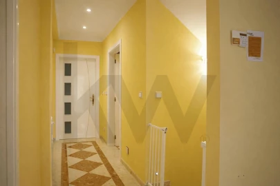 Moradia T5 para Venda em Santa Iria de Azoia, São João da Talha e Bobadela