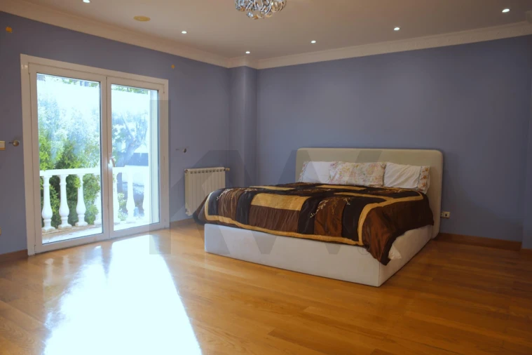 Moradia T5 para Venda em Santa Iria de Azoia, São João da Talha e Bobadela Foto 13