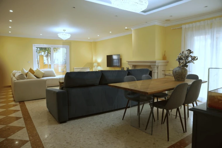 Moradia T5 para Venda em Santa Iria de Azoia, São João da Talha e Bobadela Foto 2