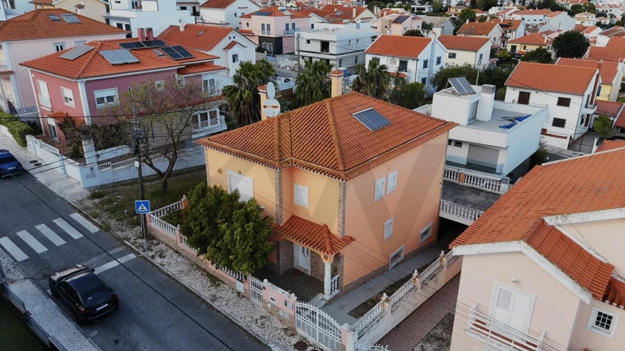 Moradia T5 para Venda em Santa Iria de Azoia, São João da Talha e Bobadela Foto 29