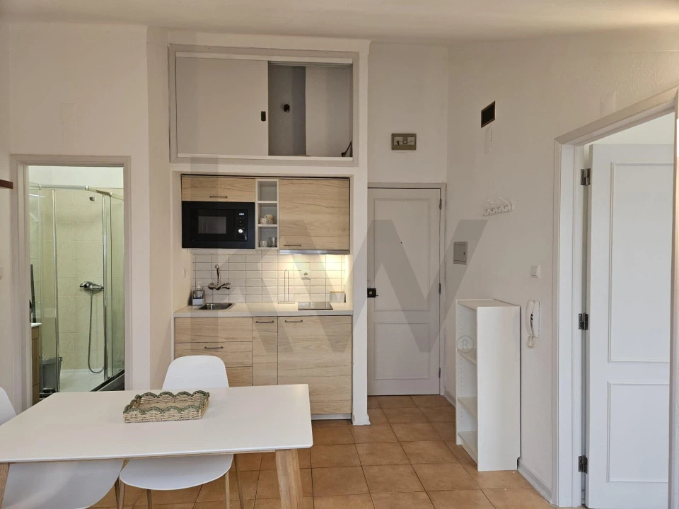 Apartamento T1 para Arrendamento em Santo Antonio dos Olivais Foto 1