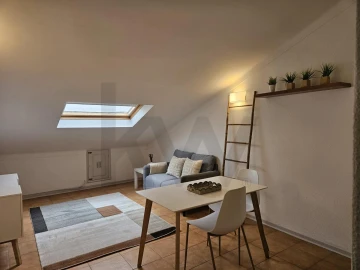 Apartamento T1 para Arrendamento em Santo Antonio dos Olivais