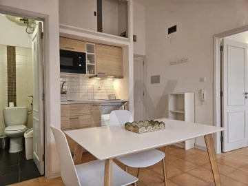 Apartamento T1 para Arrendamento em Santo Antonio dos Olivais