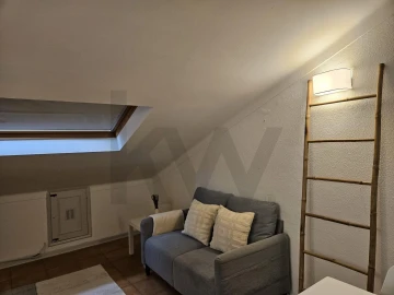 Apartamento T1 para Arrendamento em Santo Antonio dos Olivais