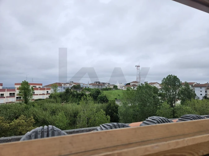 Apartamento T1 para Arrendamento em Santo Antonio dos Olivais Foto 10