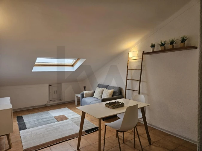 Apartamento T1 para Arrendamento em Santo Antonio dos Olivais Foto 3