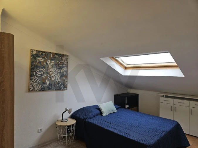 Apartamento T1 para Arrendamento em Santo Antonio dos Olivais Foto 14