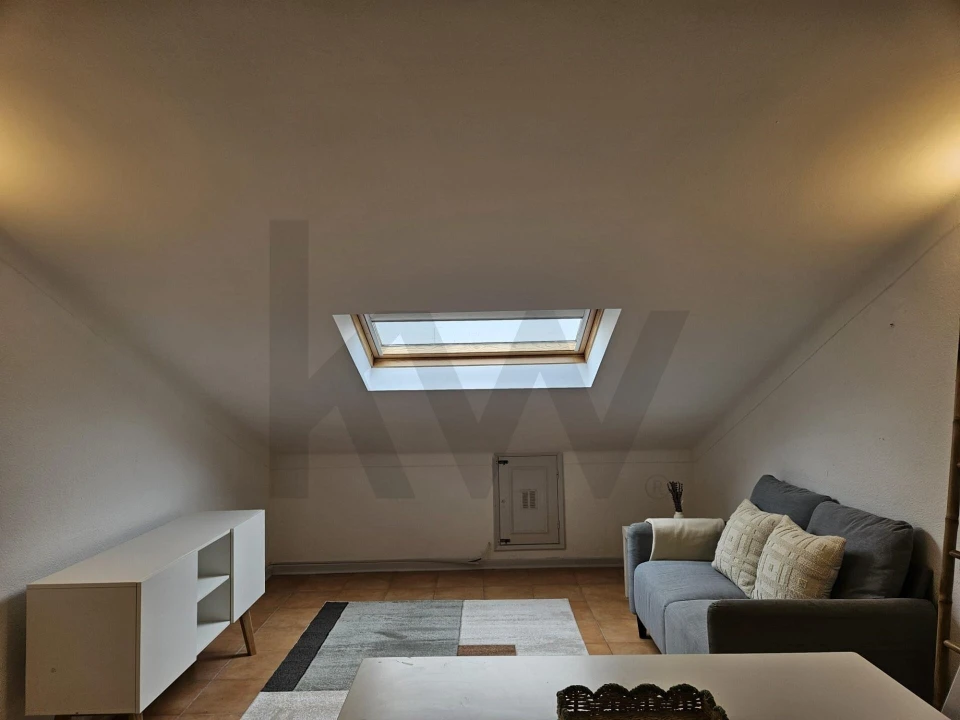 Apartamento T1 para Arrendamento em Santo Antonio dos Olivais Foto 8