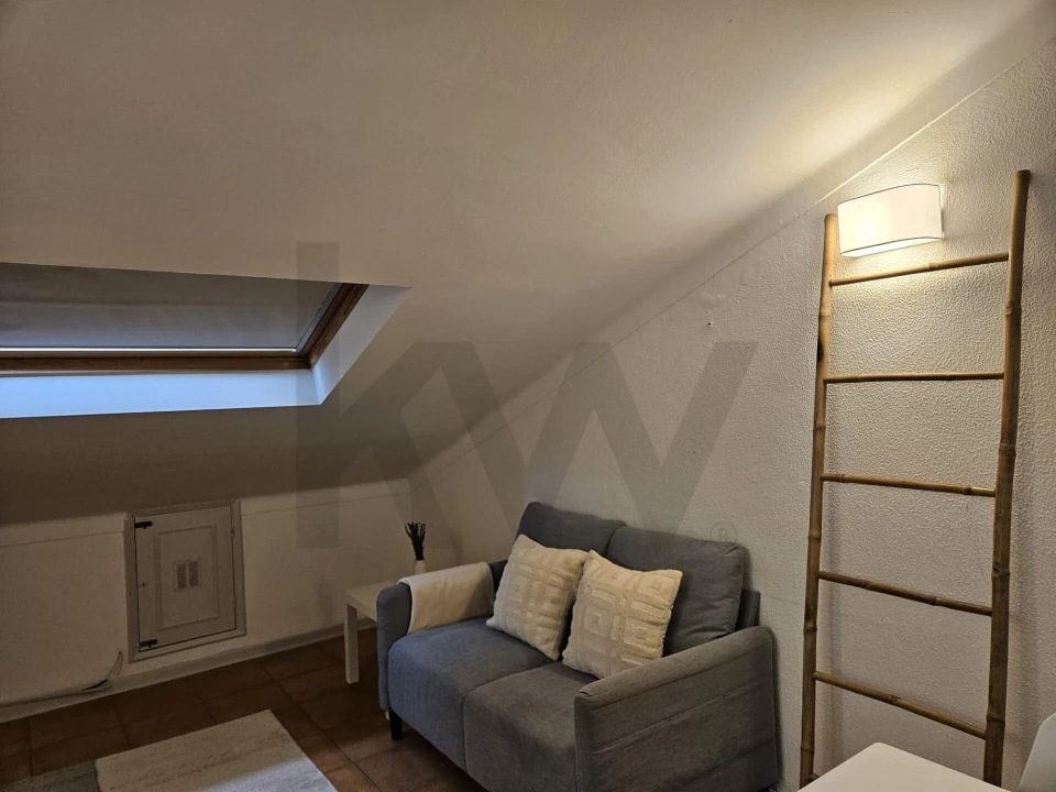 Apartamento T1 para Arrendamento em Santo Antonio dos Olivais Foto 17