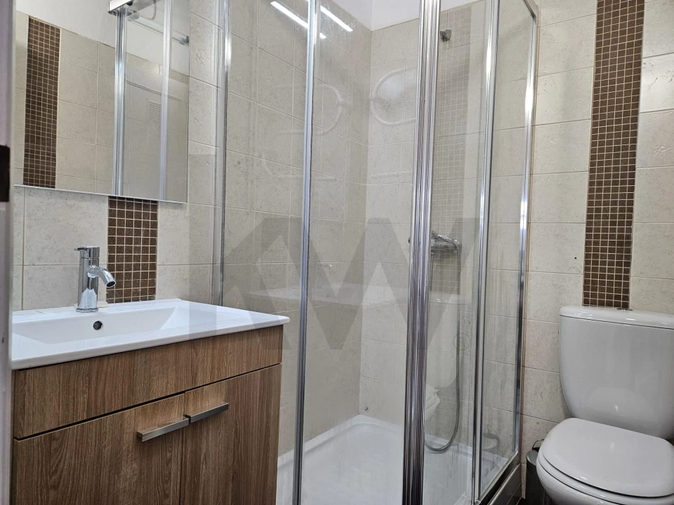 Apartamento T1 para Arrendamento em Santo Antonio dos Olivais Foto 12