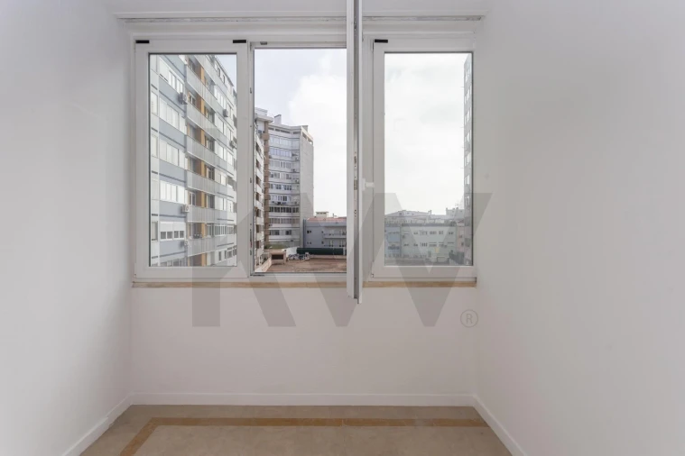 Apartamento T4 para Arrendamento em Almada, Cova da Piedade, Pragal e Cacilhas Foto 14