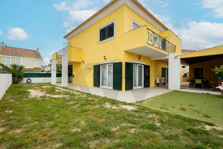 Moradia T5 para Venda em Azeitão (São Lourenço e São Simão) Foto 42