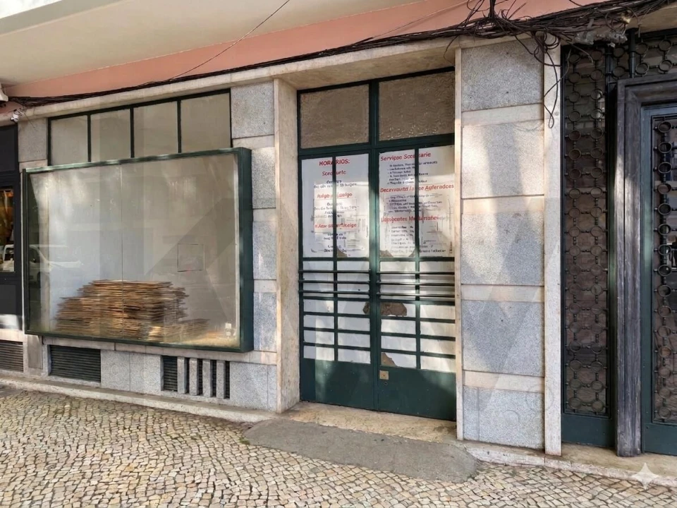 Loja para Arrendamento em Campo de Ourique Foto 1