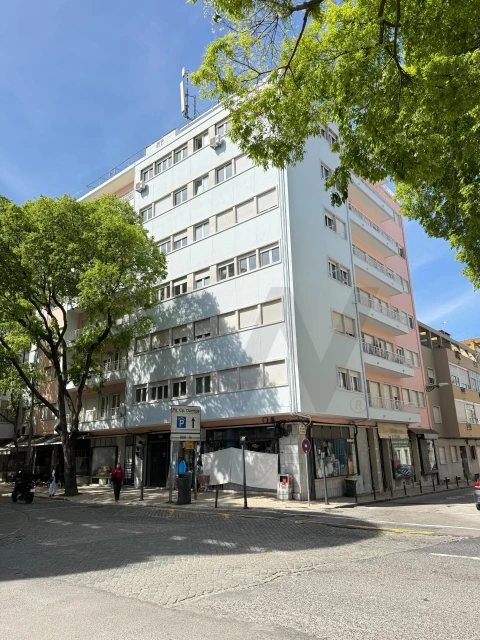 Loja para Arrendamento em Campo de Ourique