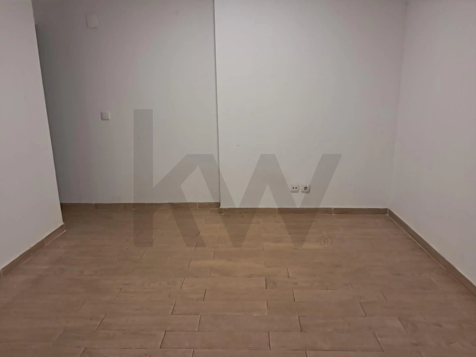 Loja para Arrendamento em Areeiro Foto 12