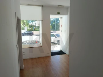 Loja para Arrendamento em Areeiro