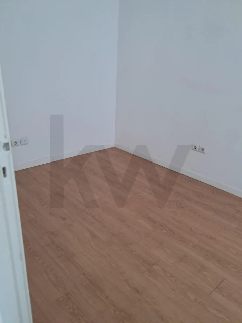 Loja para Arrendamento em Areeiro