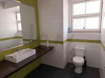 Loja para Arrendamento em Areeiro