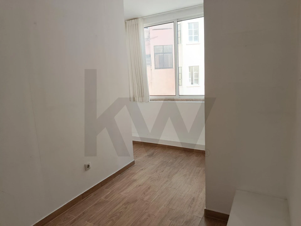 Loja para Arrendamento em Areeiro Foto 7