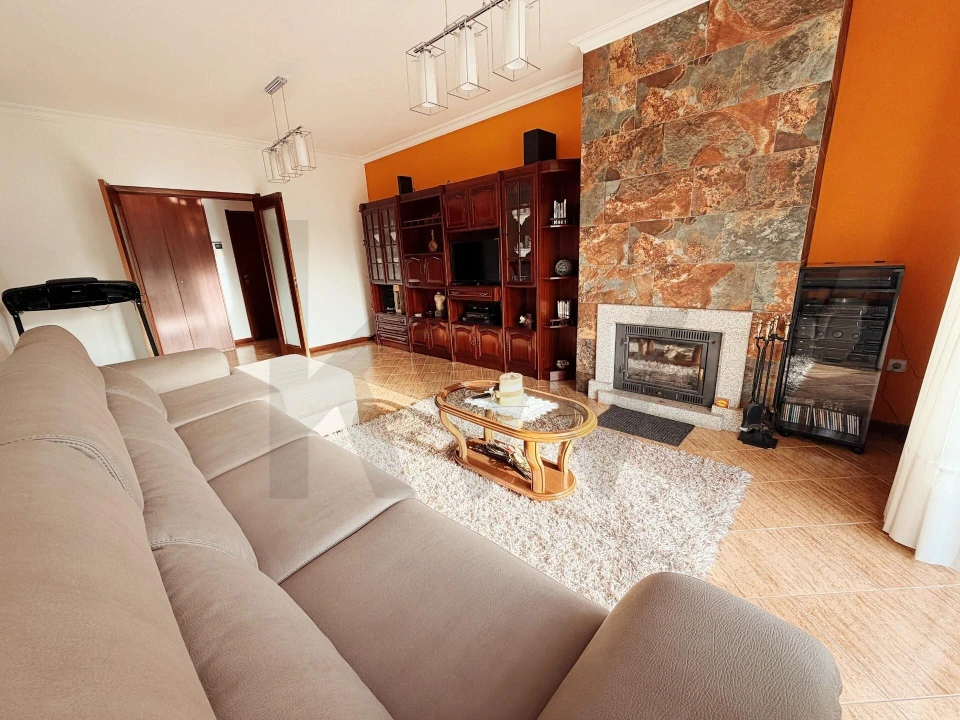 Apartamento T2 para Venda em Loureiro Foto 3