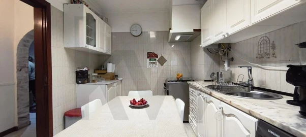 Apartamento T2 para Venda em Massamá e Monte Abraão