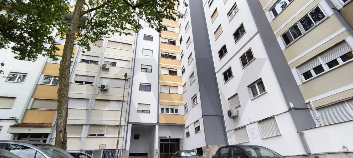 Apartamento T2 para Venda em Massamá e Monte Abraão
