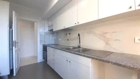 Apartamento T3 para Venda em Laranjeiro e Feijó