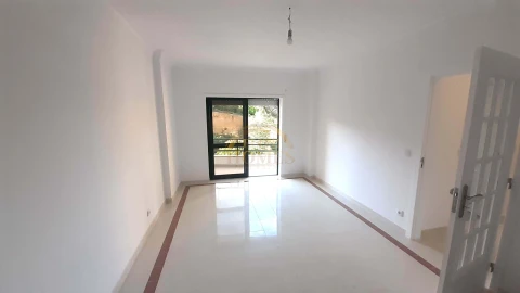 Apartamento T3 para Venda em Laranjeiro e Feijó