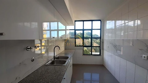 Apartamento T3 para Venda em Laranjeiro e Feijó