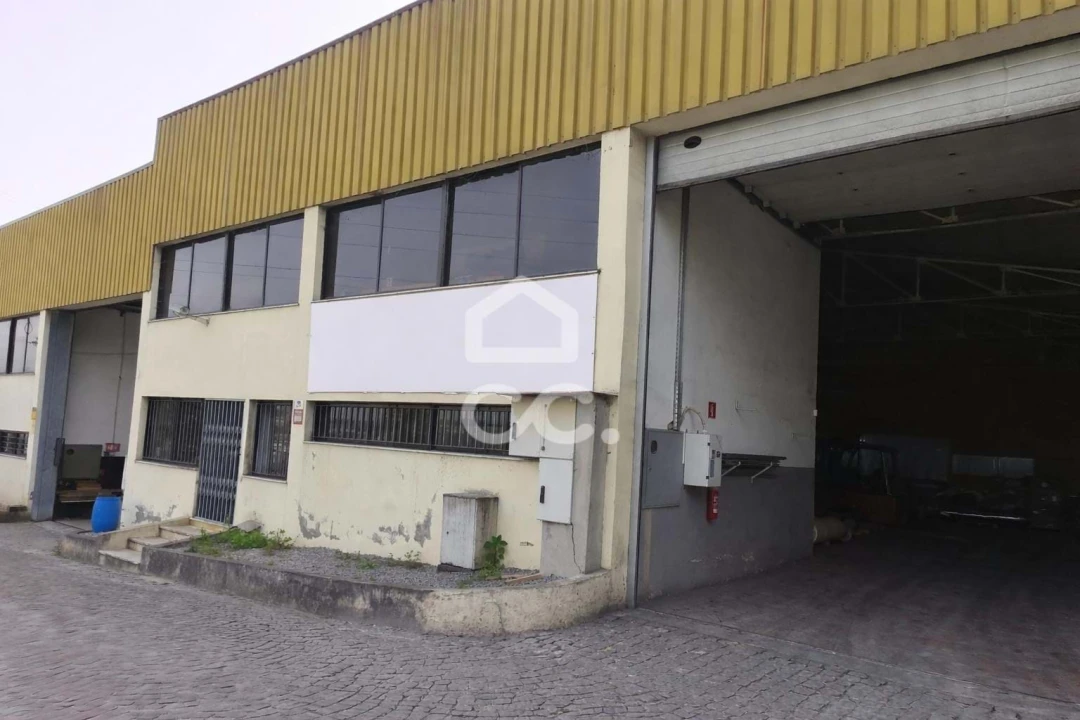 Armazém para Venda em Oliveira (Santa Maria) Foto 1