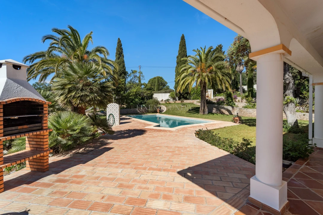 Moradia T4 para Venda em Santa Barbara de Nexe Foto 17