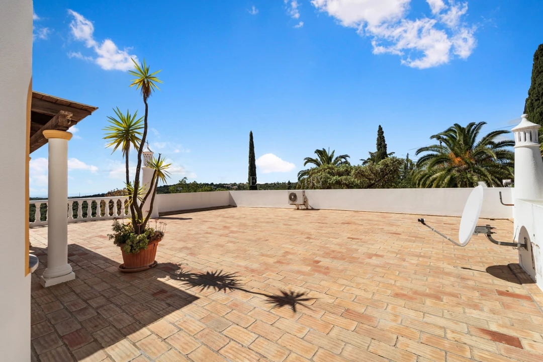 Moradia T4 para Venda em Santa Barbara de Nexe Foto 52